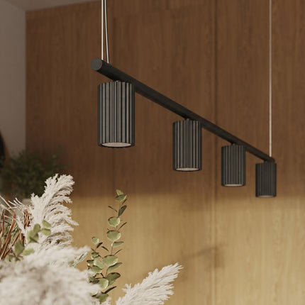 Suspension Oslo Poutre 4 Cylindres 122 cm en Aluminium Cannelé Noire, mise en situation 3