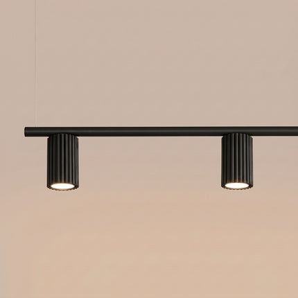 Suspension Oslo Poutre 4 Cylindres 122 cm en Aluminium Cannelé Noire, vue de détail