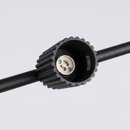 Suspension Oslo Poutre 4 Cylindres 122 cm en Aluminium Cannelé Noire, détail de la finition