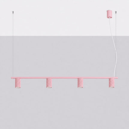 Suspension Oslo poutre 4 cylindres 122 cm rose poudré, vue en situation sur fond clair