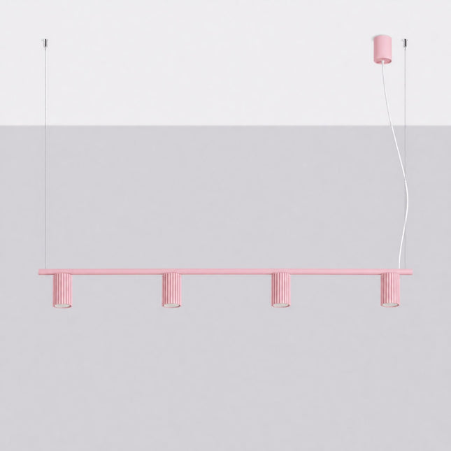 Suspension Oslo poutre 4 cylindres 122 cm rose poudré, vue en situation sur fond clair