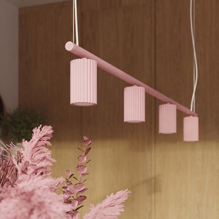 Suspension Oslo poutre 4 cylindres 122 cm rose poudré dans un intérieur contemporain