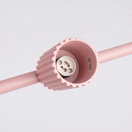 Suspension Oslo poutre 4 cylindres 122 cm rose poudré, détail des cannelures