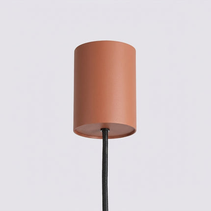 Suspension Oslo Poutre 4 Cylindres 122 cm en Aluminium Cannelé Rouge Ocre, mécanisme de montage