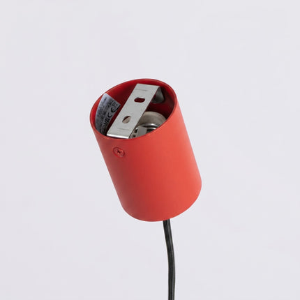 Suspension Oslo poutre 4 cylindres 122 cm rouge vif, détail de la fixation