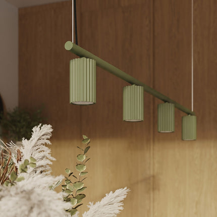 Suspension Oslo Poutre 4 Cylindres 122 cm en Aluminium Cannelé Vert Olive, mise en situation 3