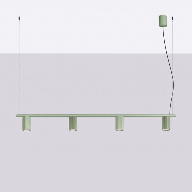 Suspension Oslo poutre 4 cylindres 122 cm vert sauge, vue en situation sur fond clair