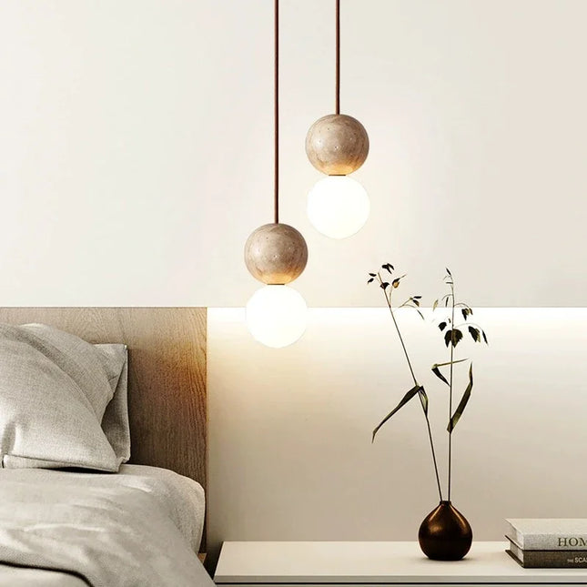 Suspension LED en pierre jaune à éclairage blanc chaud ou froid pour un style contemporain.