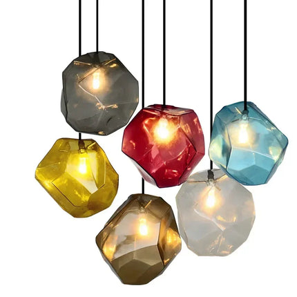 Les six coloris de la suspension pierre en verre présentés ensemble et allumés
