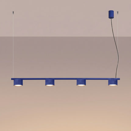 Suspension poutre 4 spots Aura bleu outremer, lumière allumée