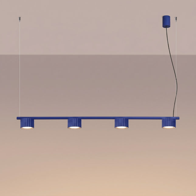 Suspension poutre 4 spots Aura bleu outremer, lumière allumée