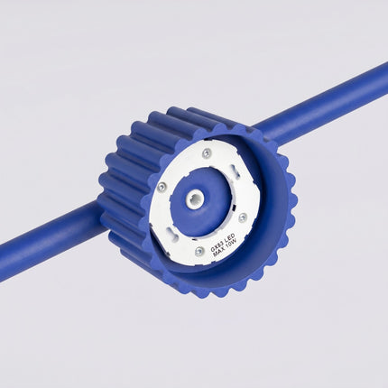Suspension poutre 4 spots Aura bleu outremer, détail des cannelures