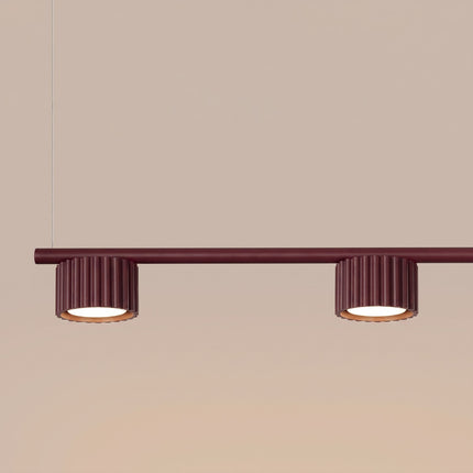 Suspension poutre 4 spots Aura bordeaux, packshot de trois quarts