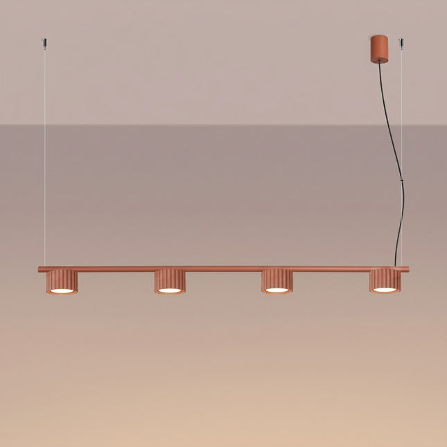 Suspension poutre 4 spots Aura rouge ocre, lumière allumée