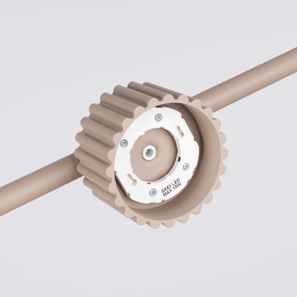 Suspension poutre 4 spots Aura taupe, détail des cannelures