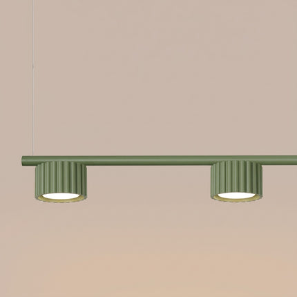 Suspension poutre 4 spots Aura vert olive, packshot de trois quarts