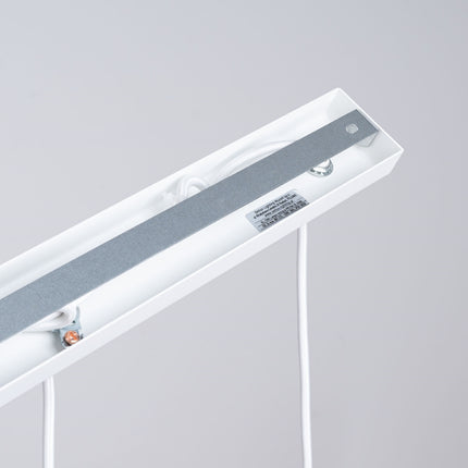 Suspension Prisme Moderne 3 en Ligne Blanche, détail du culot et du câble