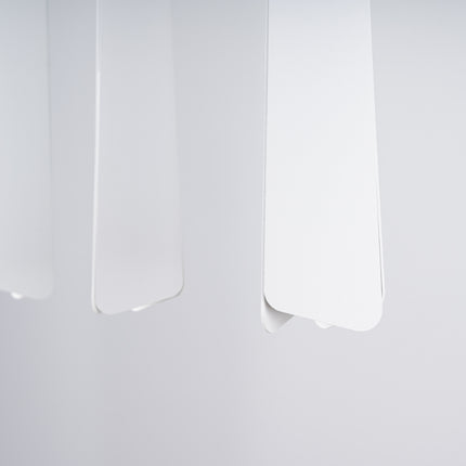 Suspension Prisme Moderne 3 en Ligne Blanche, détail de la finition du métal