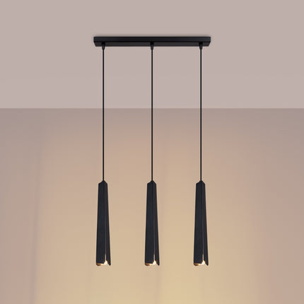 Suspension Prisme Moderne 3 en Ligne Noire, vue de profil sur fond blanc