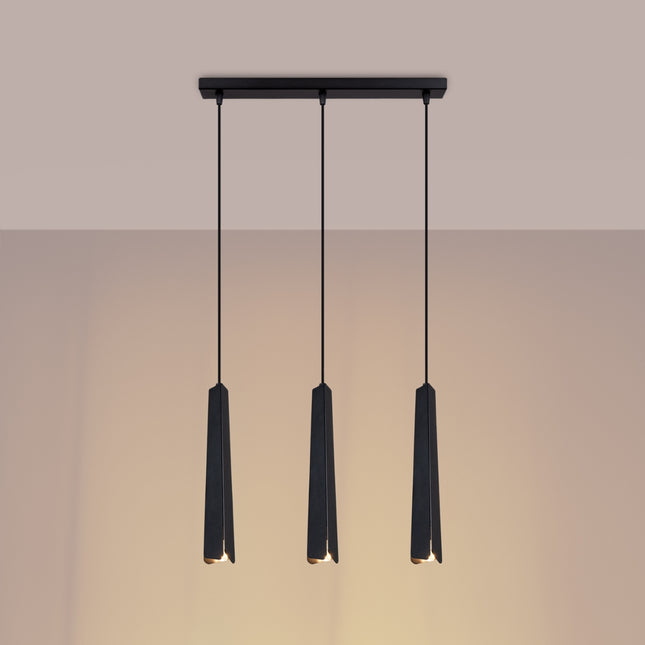 Suspension Prisme Moderne 3 en Ligne Noire, vue de profil sur fond blanc