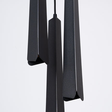 Suspension Prisme Moderne 3 Ronde Noire, détail de la pointe du pendentif