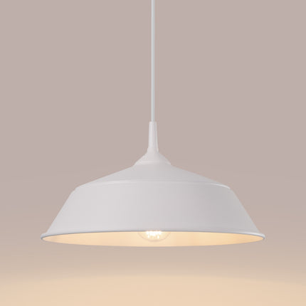 Suspension Pur Frika blanc mat integree a une ambiance chambree chaleureuse