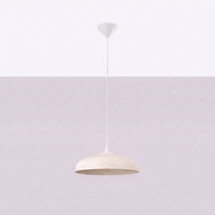 Suspension Pur Gina dôme en acier beige, vue en situation sur fond clair