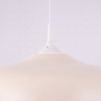 Suspension Pur Gina dôme en acier beige, détail du système de fixation
