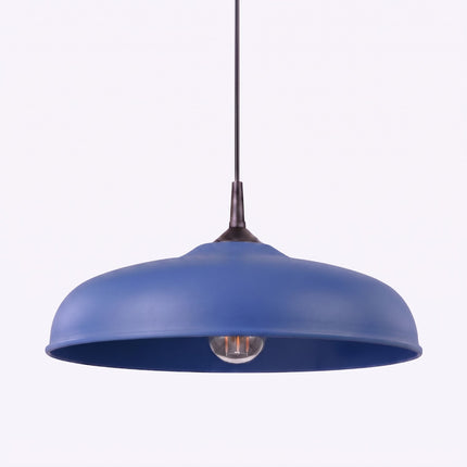 Suspension Pur Gina dôme en acier bleu outremer, packshot de trois quarts