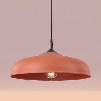 Suspension Pur Gina dôme en acier ocre rouge, vue de détail