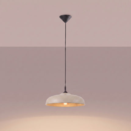 Suspension Pur Gina dôme en acier taupe allumée, lumière chaude diffusée