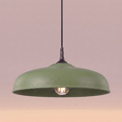 Suspension Pur Gina dôme en acier vert olive, vue de détail