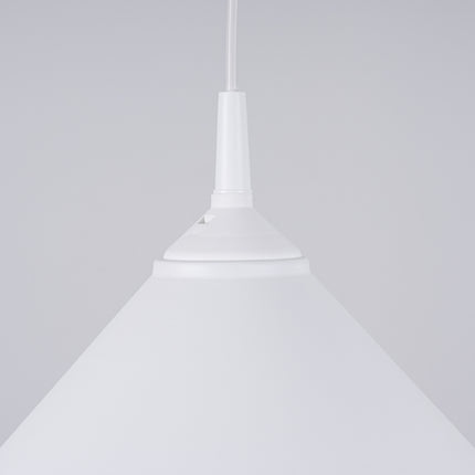 Suspension Pur Zuna blanc mat suspendue au-dessus d'une banquette avec coussins texture