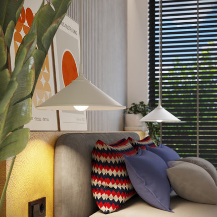 Suspension Pur Zuna blanc mat en gros plan dans une ambiance chambre cosy