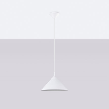 Suspension Pur Zuna blanc mat vue de trois quarts sur fond neutre