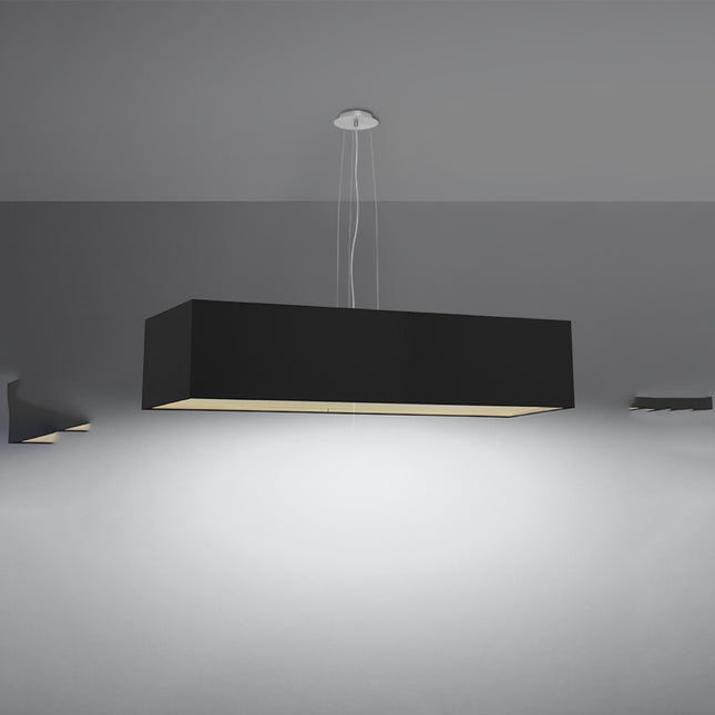 Suspension tissu noir allumée, diffuseur blanc et halo lumineux sur fond gris