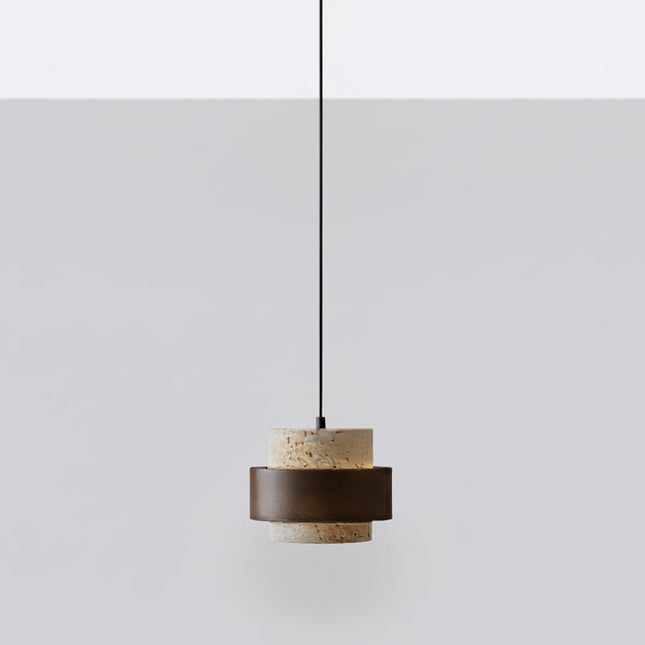 Suspension rétro en pierre de travertin naturelle et bois teinté noyer, vue packshot