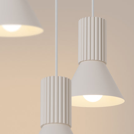 suspension ronde 3 cônes à fût cannelé beige, vue de détail