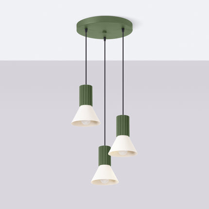 suspension ronde 3 cônes beiges à fût cannelé vert olive, vue en situation