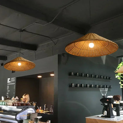 Suspension en rotin chapeau diffusant une lumière douce et tamisée