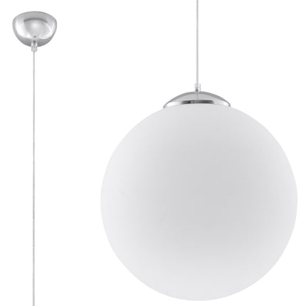 Suspension Sphère 30 en verre opale et chrome présentée seule sur fond neutre