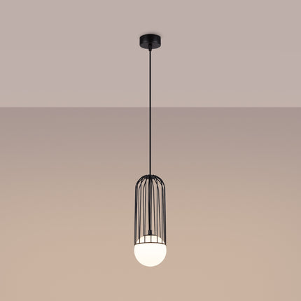 Vue de dessous de la suspension Sphère en Cage noir laissant apparaître le globe en verre opalin