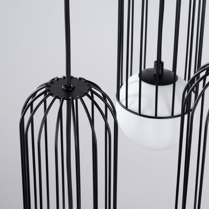 Vue rapprochée de l'échelonnement des trois cages de la suspension Sphère en Cage groupée noir