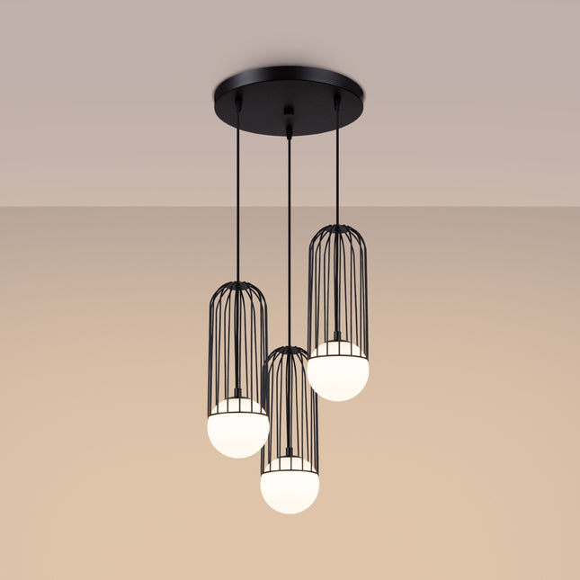 Vue de dessous des trois globes en verre opalin de la suspension Sphère en Cage groupée noir