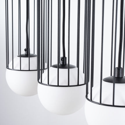 Détail des câbles réglables noirs de la suspension Sphère en Cage linéaire