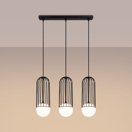 Vue de dessous des trois globes en verre opalin de la suspension Sphère en Cage linéaire noir