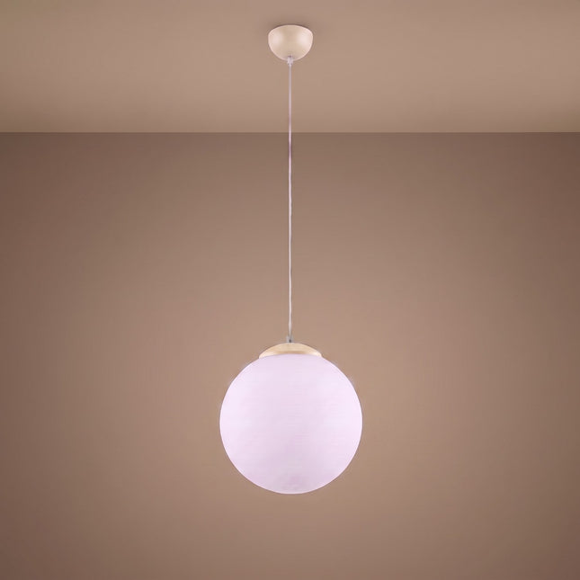 Suspension Sphère Opaline beige clair 30 cm allumée, lumière diffuse