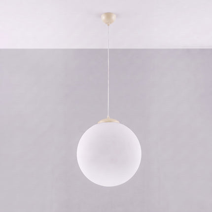 Suspension Sphère Opaline beige clair 40 cm, vue en situation sur fond clair