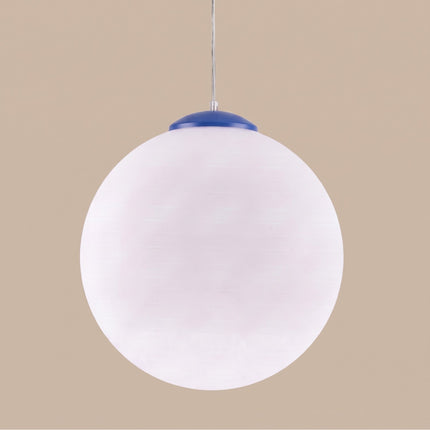 Suspension Sphère Opaline bleu outremer 40 cm, packshot de trois quarts