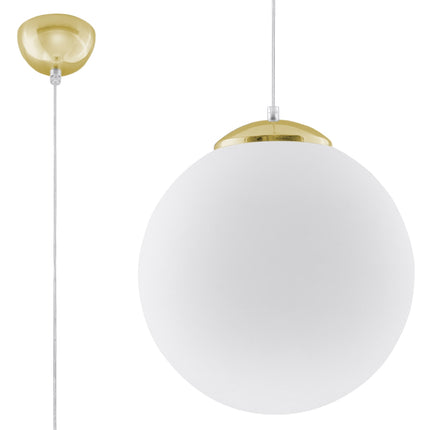 Détail de la rosace dorée arrondie et de la calotte dorée coiffant le globe opalin de la suspension 30 cm